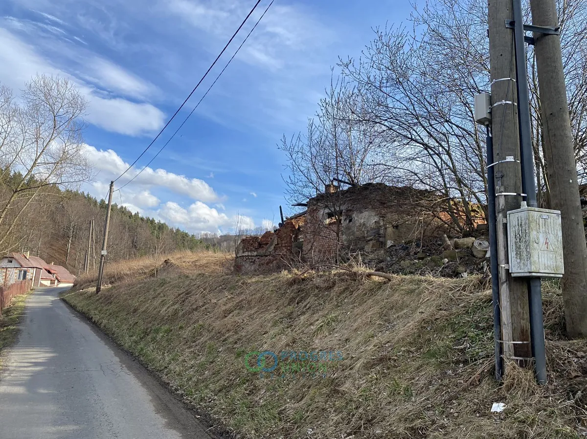 Prodej stavebního pozemku 1050 m²